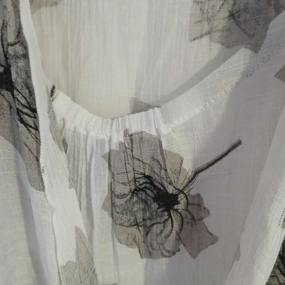 Christine Phillipe Women's Crinkle Print Tunic Grey and White Floral SZ L - Picture 3 of 9